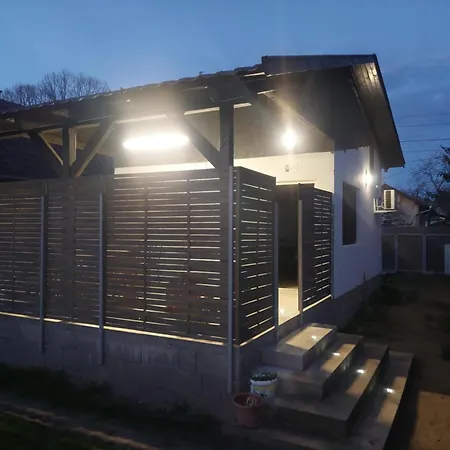 Tiszavirag Szallashely 펜션 Tiszaalpar