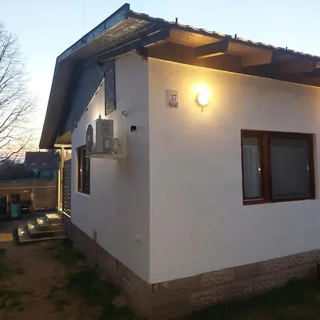 Tiszavirag Szallashely 펜션 *