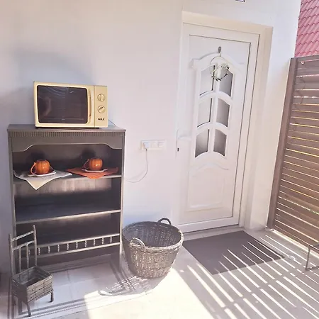 Tiszavirag Szallashely 펜션 Tiszaalpar